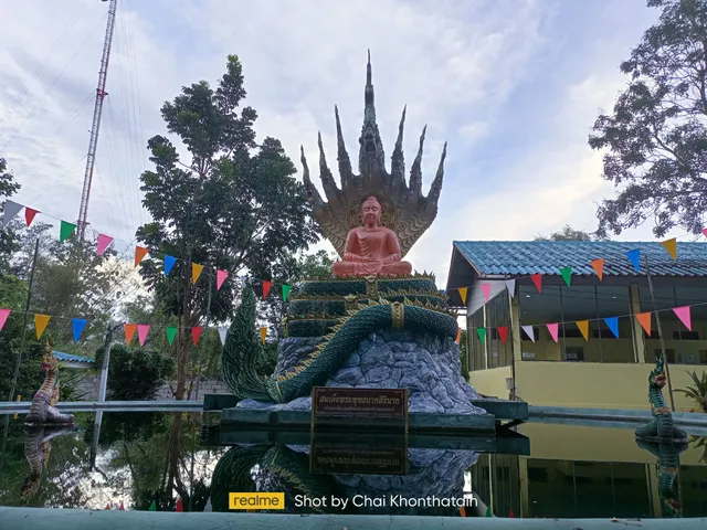 Wat Dan Makham Tia