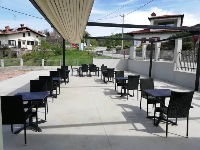 Gostilna Raj pod Lipo