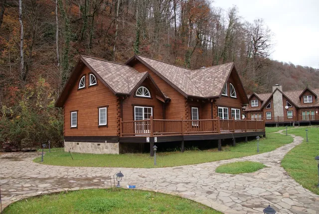 Complex Golden Chestnut Lodge