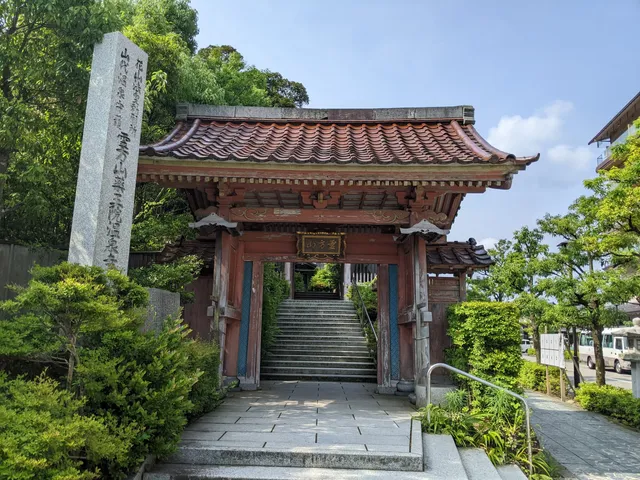 Yakuoin Onsenji Temple