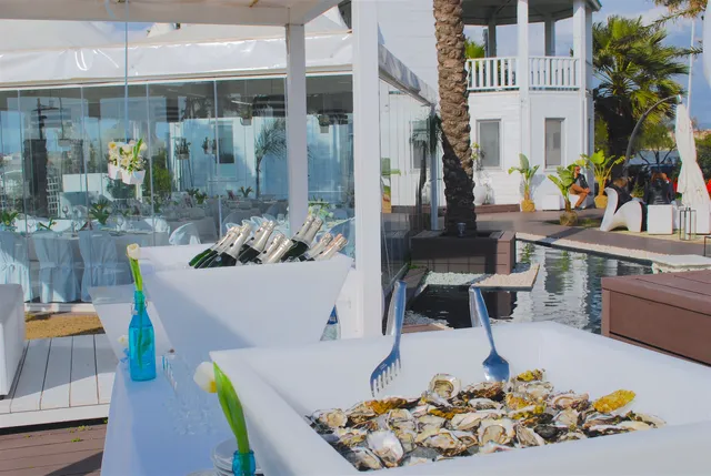 Aqua Club & Restaurant