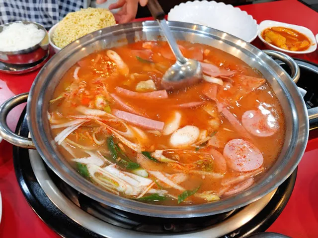 놀부부대찌개 판교W-city점