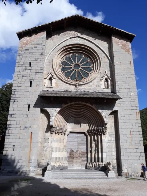 The archaeological crypt of Notre Dame du Bourg