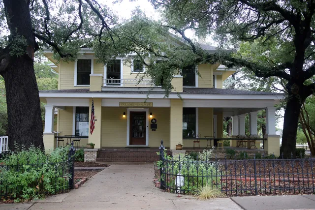 Chestnut Square Historic Village