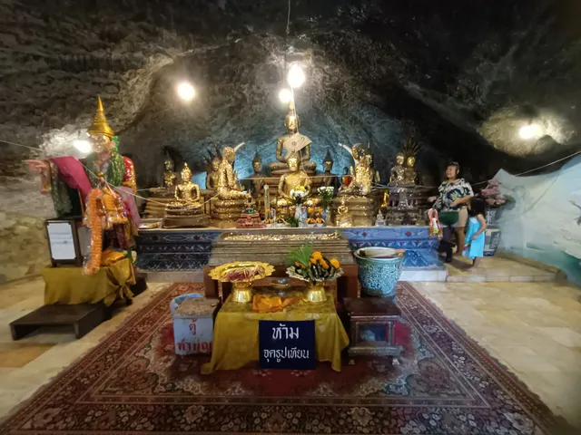 Wat Tham Mangkorn Thong