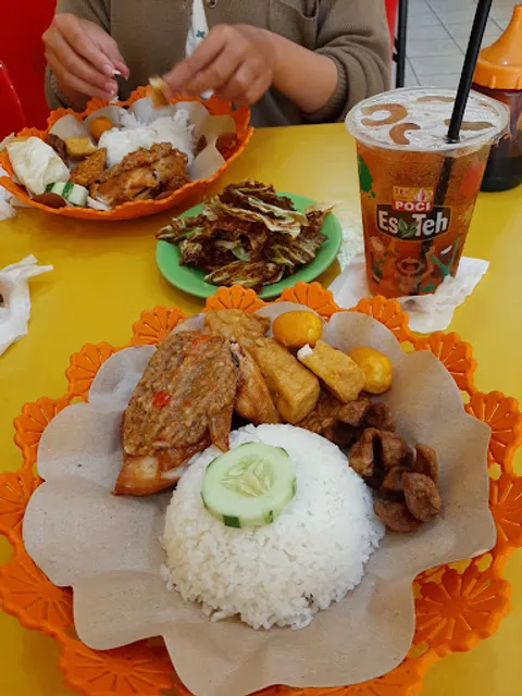 Ayam Gepuk Pak Gembus