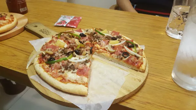 Super Mom's Pizza - Manila