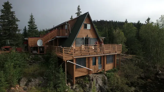 Yellow Dog Lodge - Yellowknife Transportation Hub