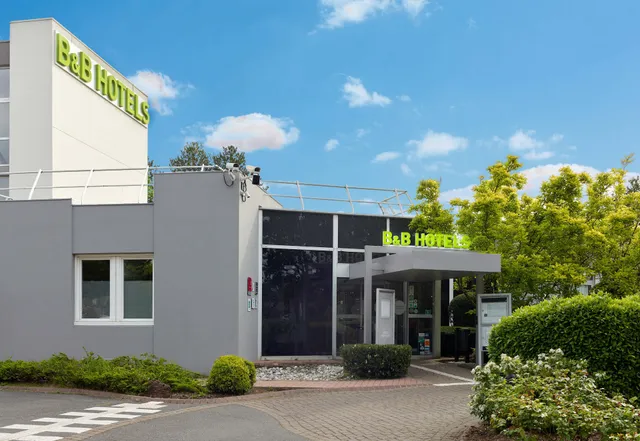 B&B HOTEL Cergy Port