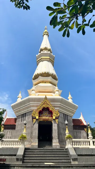 Wat Hin Mak Peng (Luang Pu Thet Thetsarangsi)