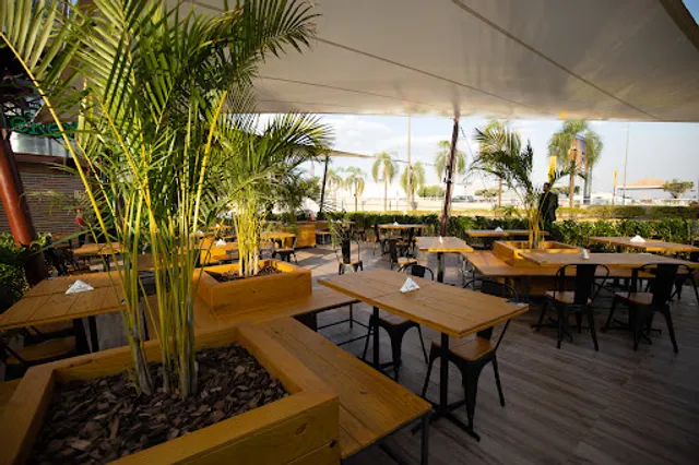 Living HNK : Bar, Restaurante, Heineken, Cerveja, Aeroporto, Pickup Brasília, DF