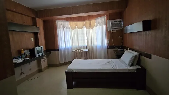 Dolor Hotel, Camarines Norte