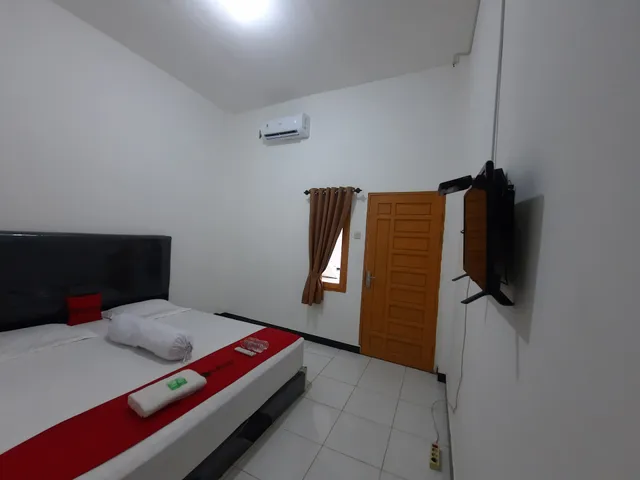 RedDoorz @ Permana Homestay near Supadio Airport Pontianak