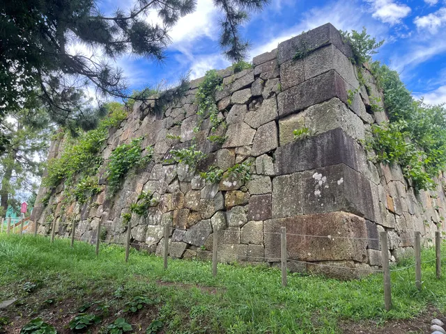Komatsu Castle Remains
