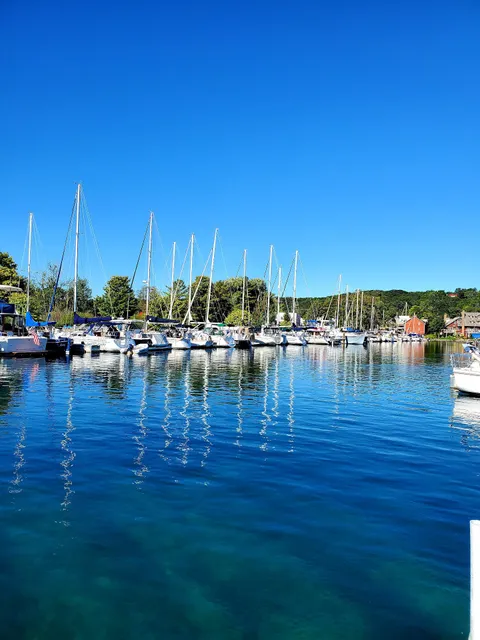 Suttons Bay Marina