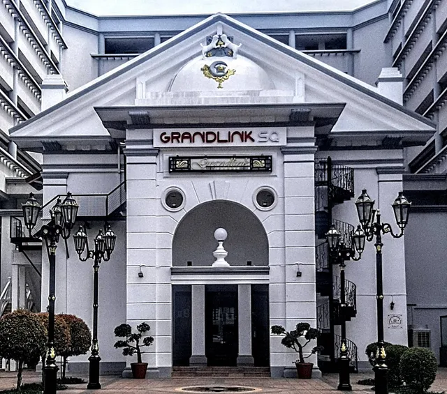 Former Queen's Theatre