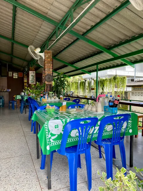 ก๋วยเตี๋ยวหมูริมคลอง