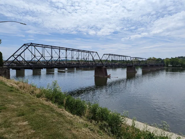 Walnut Street Bridge