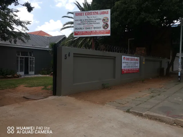 Sunset Executive Lodge