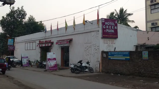OYO 82143 Green Park Sapan