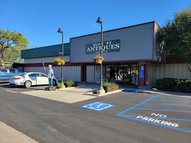 Hwy 41 Antique Emporium