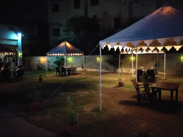 OYO 4255 The Crown Plaza