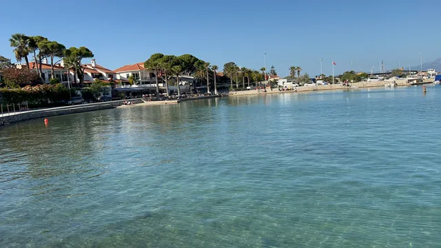 Çeşme, Ilıca Yıldızburnu küçük halk plajı.