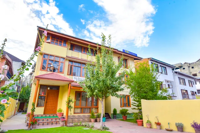 FabHotel The Legend Residency