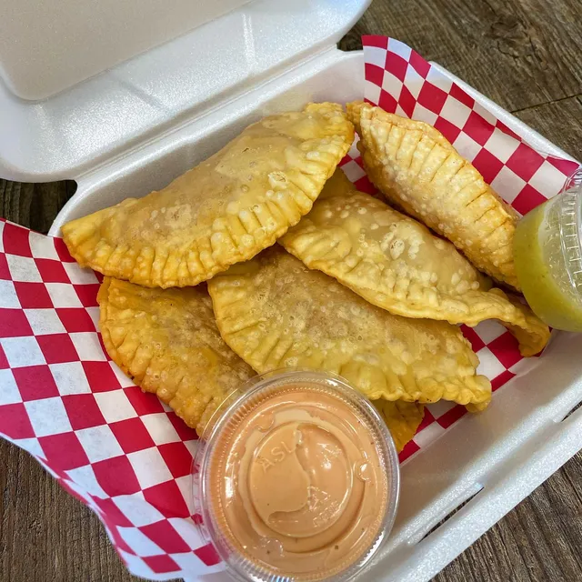 Que Rico by Luckys Cabaret