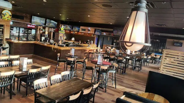 Four Crowns Restaurant & Bar