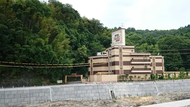 ホテル サリ リゾート 川西店