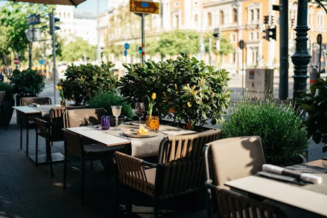 ÉMILE Restaurant and Bar