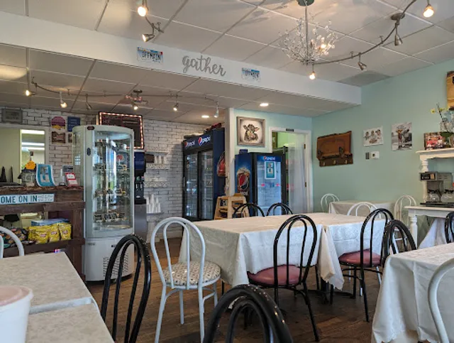 Off Main Deli And Bakery