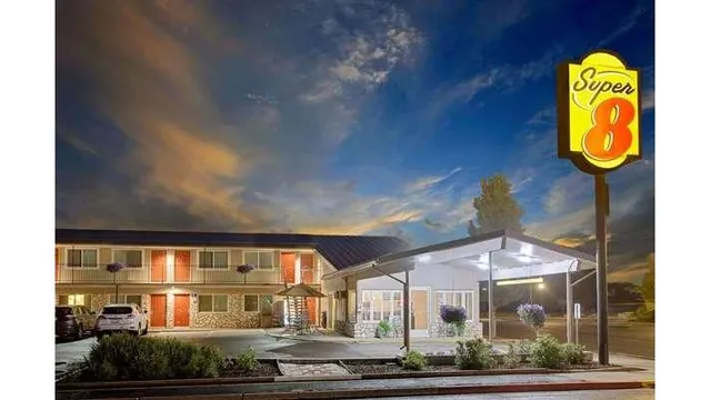 Super 8 by Wyndham Alturas