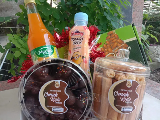 Omah Koelo (Sedia Berbagai Kurma, Kue Kering, Aneka Makanan Minuman)