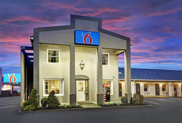 Motel 6 Washington, PA