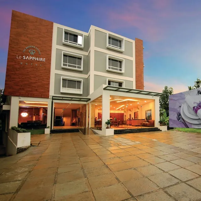 Le Sapphire Hotel & Restaurant