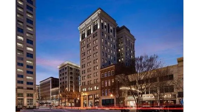 Glass Light Hotel & Gallery, Autograph Collection