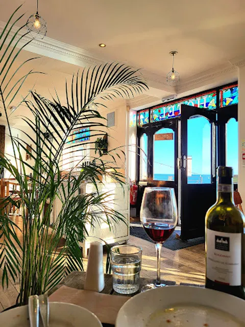 Lido Bon Vino at Sandgate Hotel