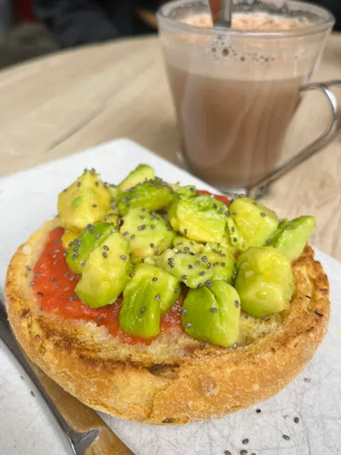 LA TAHONA Panadería - Pastelería - Cafetería.