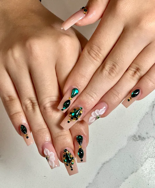 LuXe Organic Nails And Spa