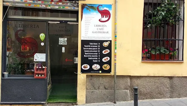 El dinosaurio todavía estaba allí