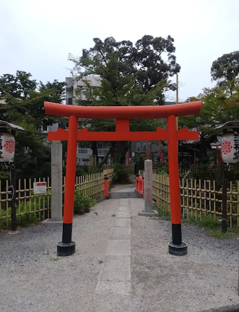 Trifold Shrines at Ryūsen-ji