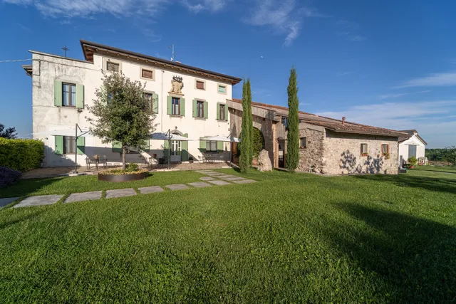 Antico Stemma Corte Meneghella