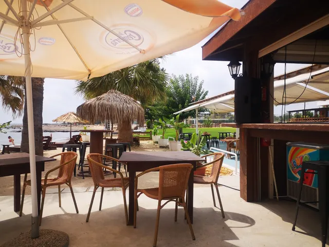 Atlantida Beach Bar & Tavern