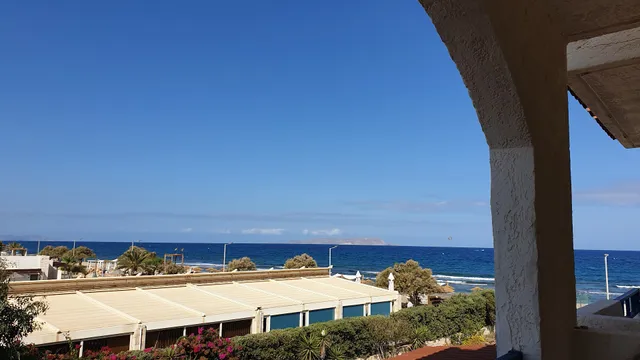 Mikes Beach Apartments & Studios