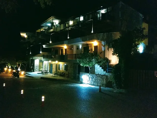 Arellis Hotel