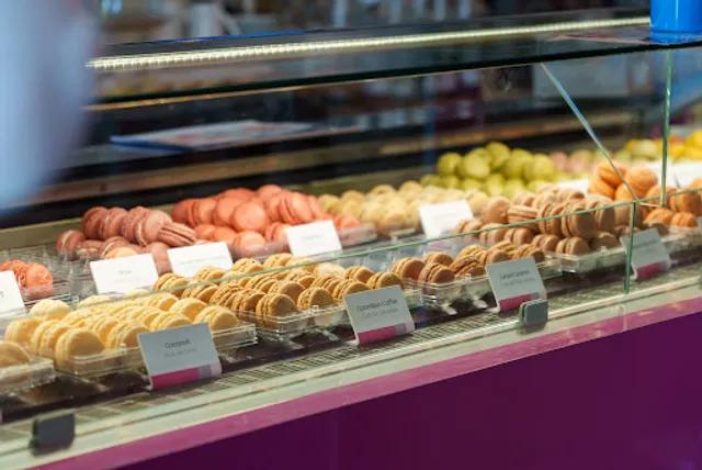 Le Macaron French Pastries