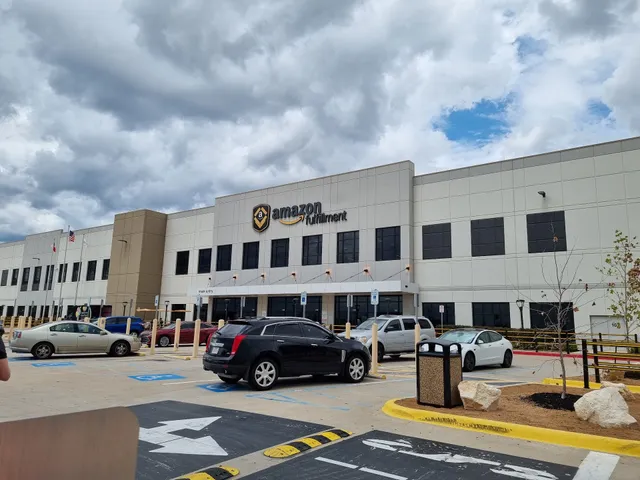 Amazon Fulfillment Center Tours - SAT2