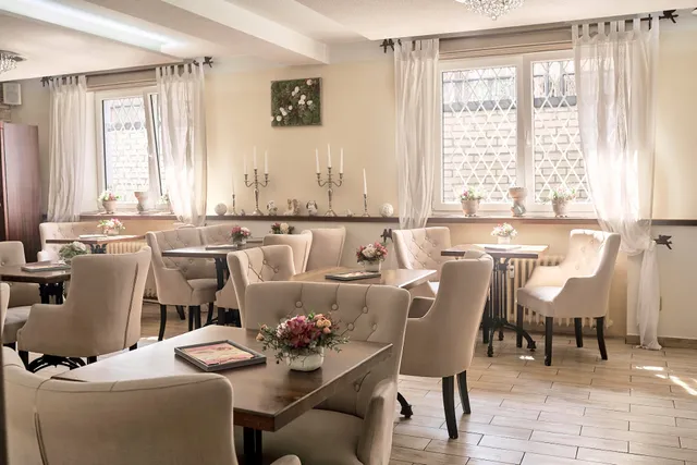 La Divinita Coffee & Bistro